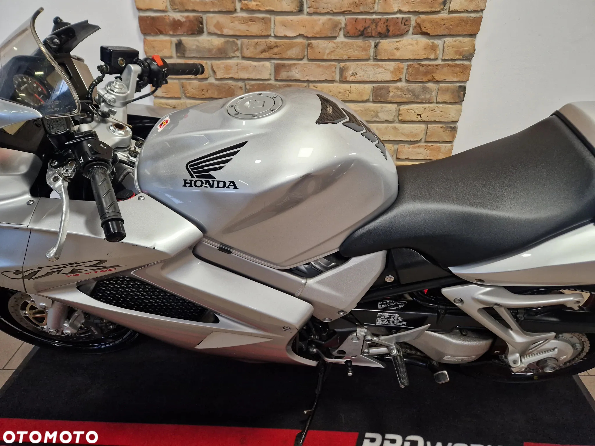 Honda VFR - 32