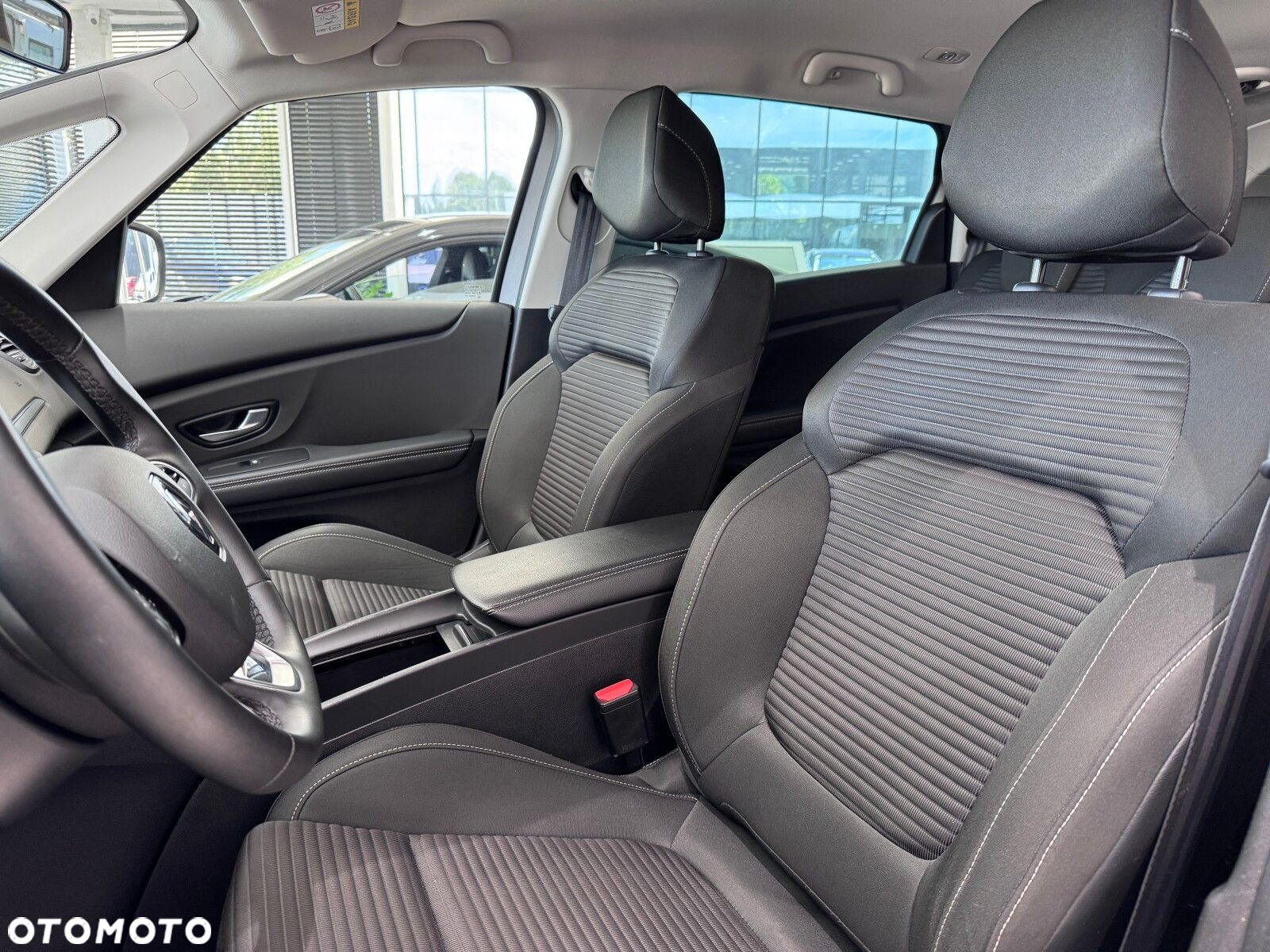 Renault Grand Scenic - 10