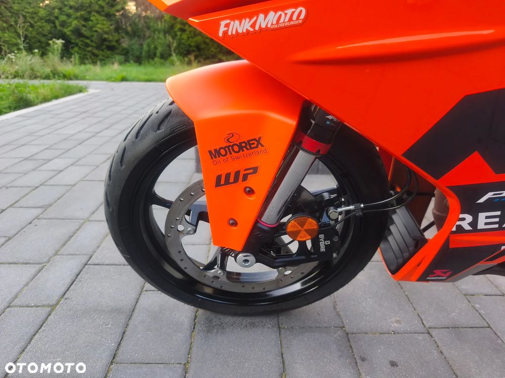 KTM RC 125 - 22