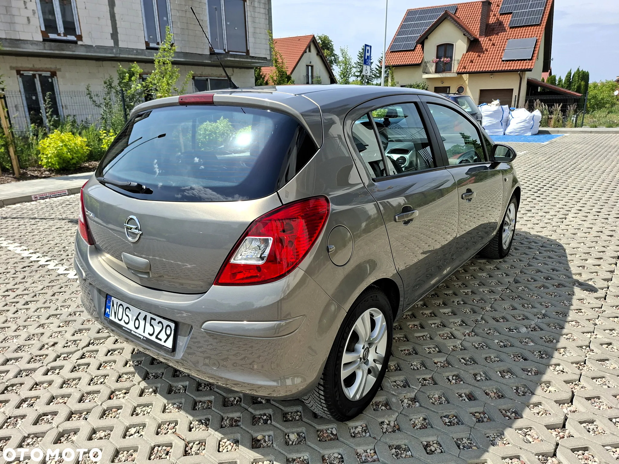 Opel Corsa 1.2 16V Edition / Active - 4