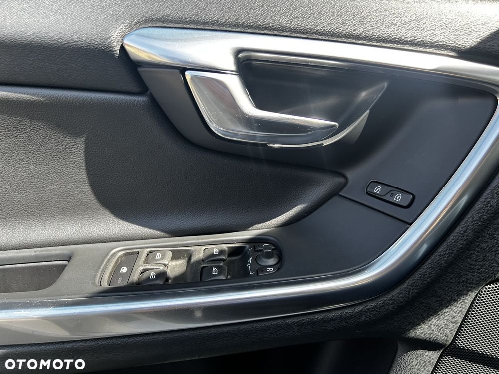 Volvo V60 Cross Country - 19