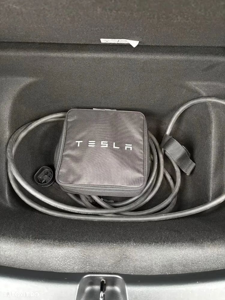 Tesla Model Y AWD Performance - 23