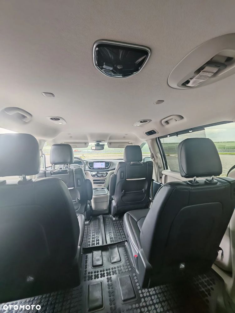 Chrysler Pacifica - 33