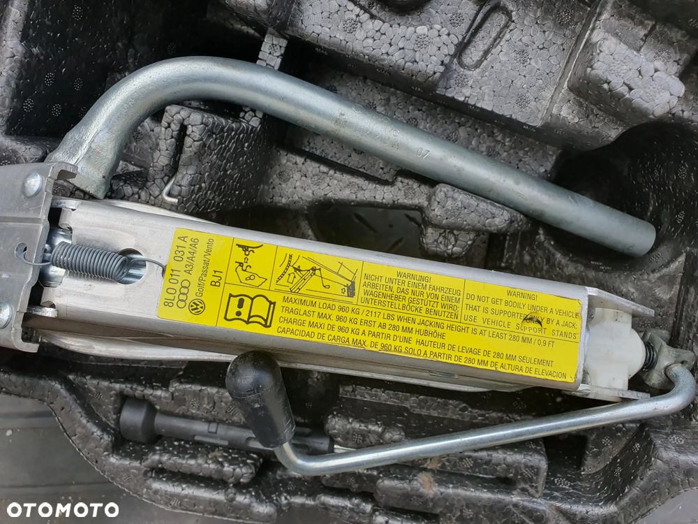 VW GOLF IV POLO IV WKŁAD KOŁA ZAPASOWEGO LEWAREK KLUCZ 1J0012115L - 2