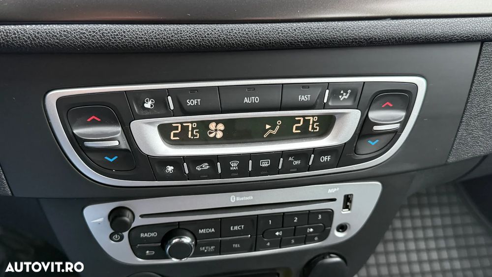Renault Megane ENERGY TCe 115 Start & Stopp Paris Business - 19