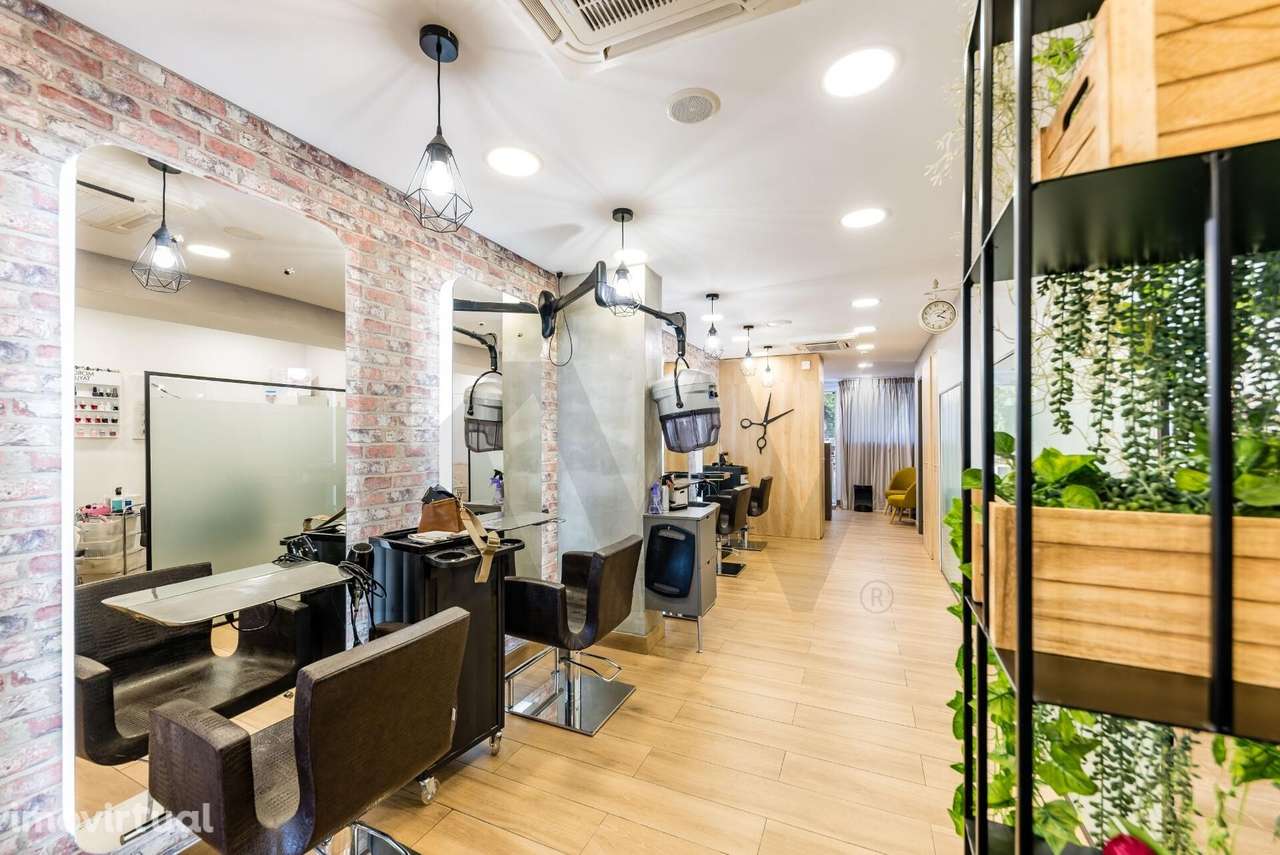 Loja com negócio de cabeleireiro no Estoril – 78 m2 - Totalmente equip - Grande imagem: 2/19