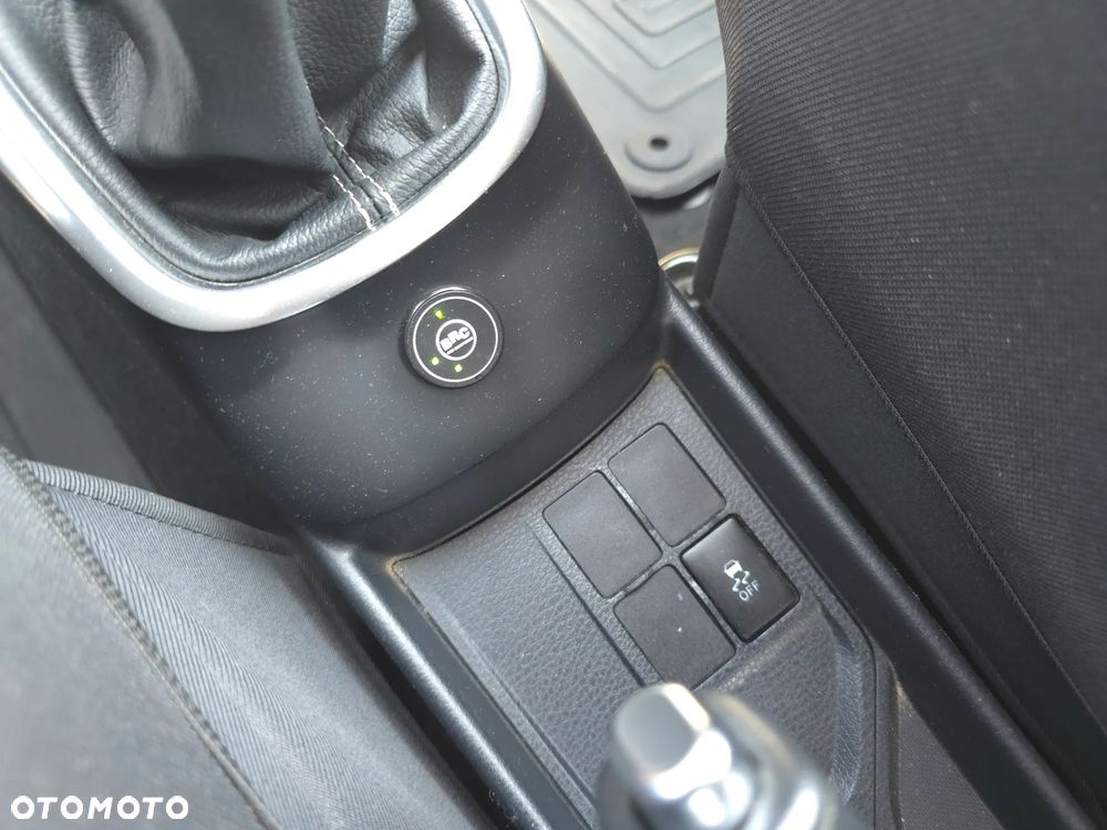 Toyota Yaris 1.33 Premium - 29