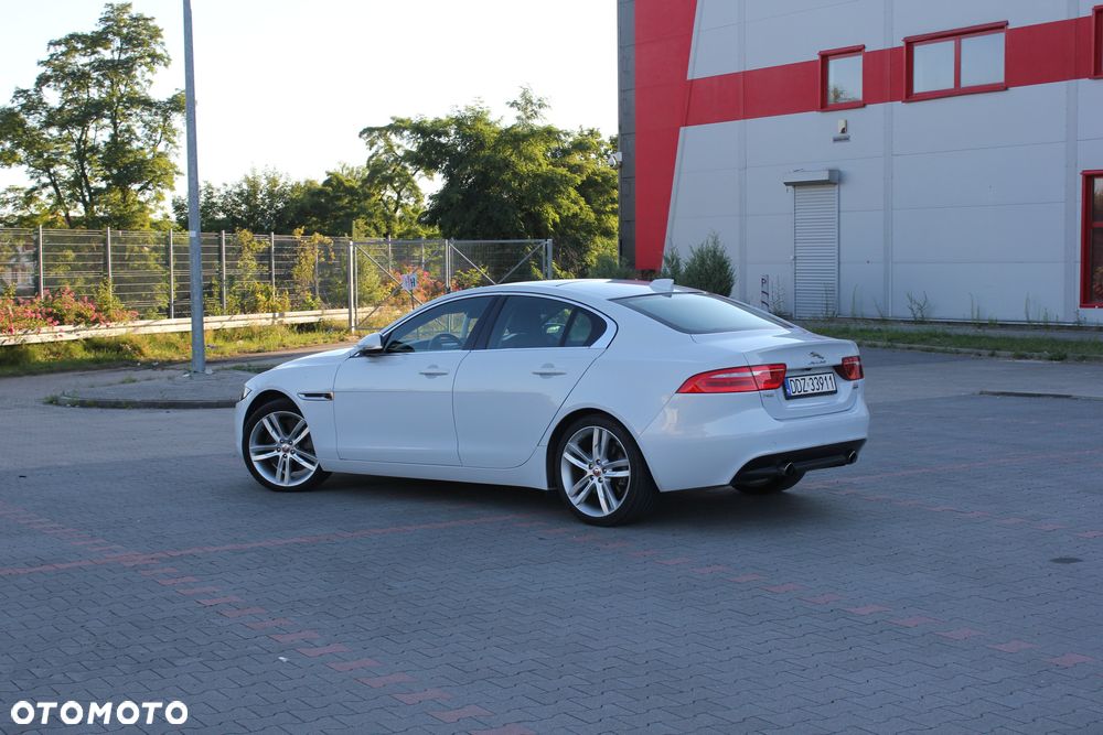 Jaguar XE S - 27