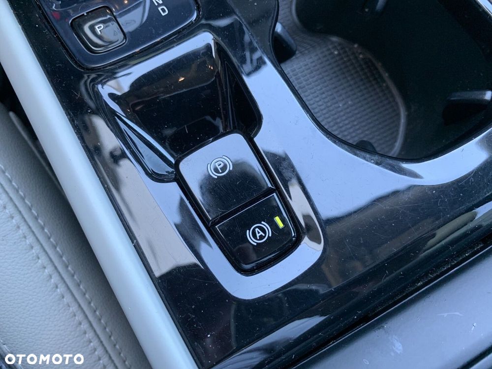 Volvo XC 40 - 30