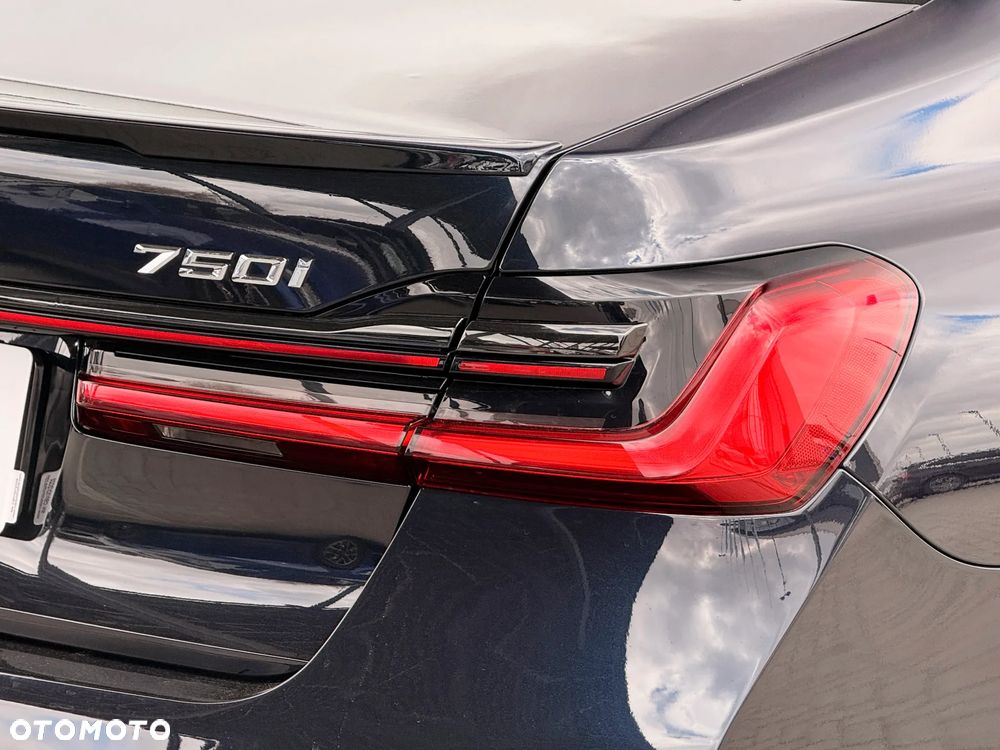 BMW Seria 7 750i xDrive - 10