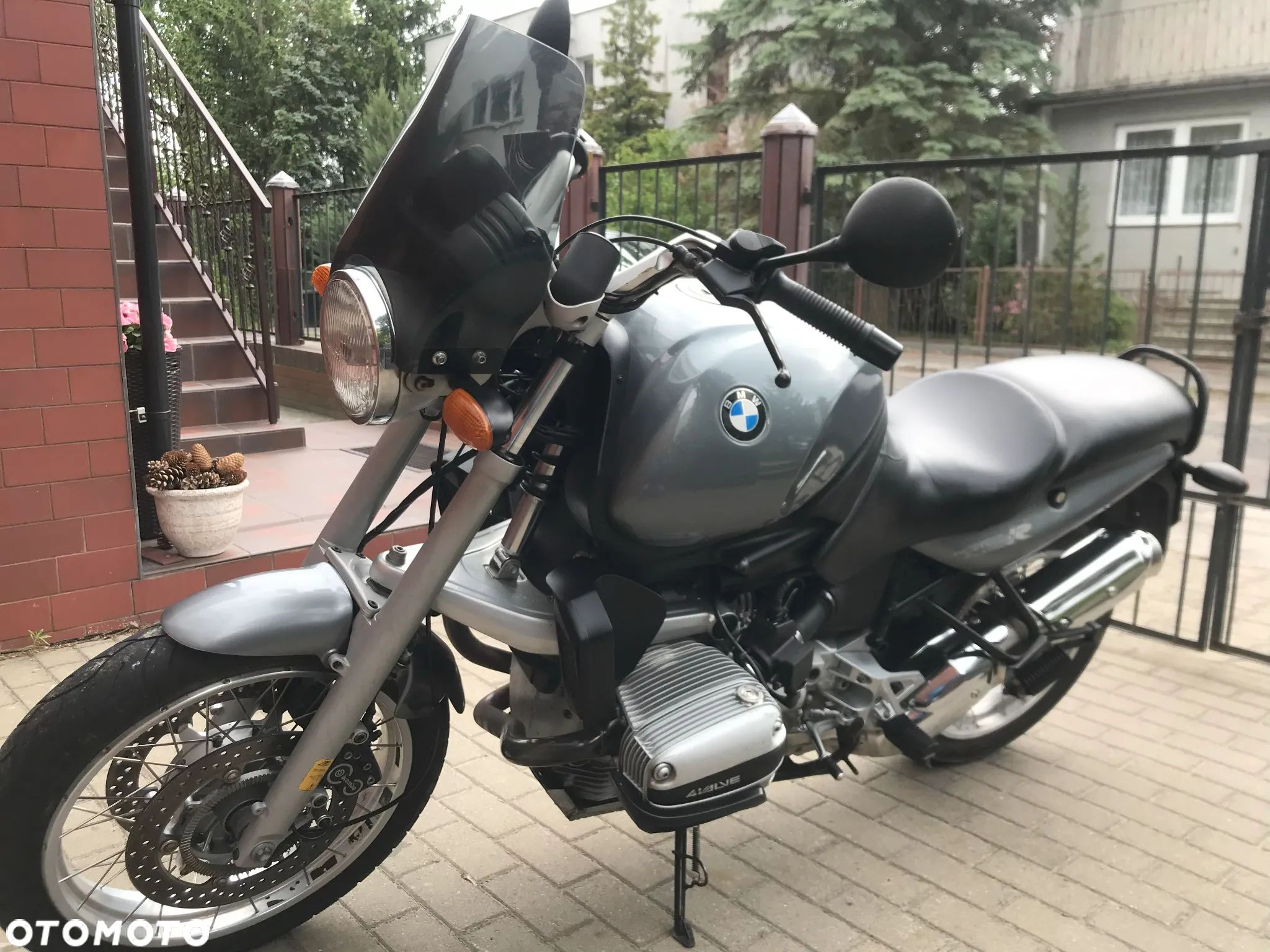 BMW R - 1