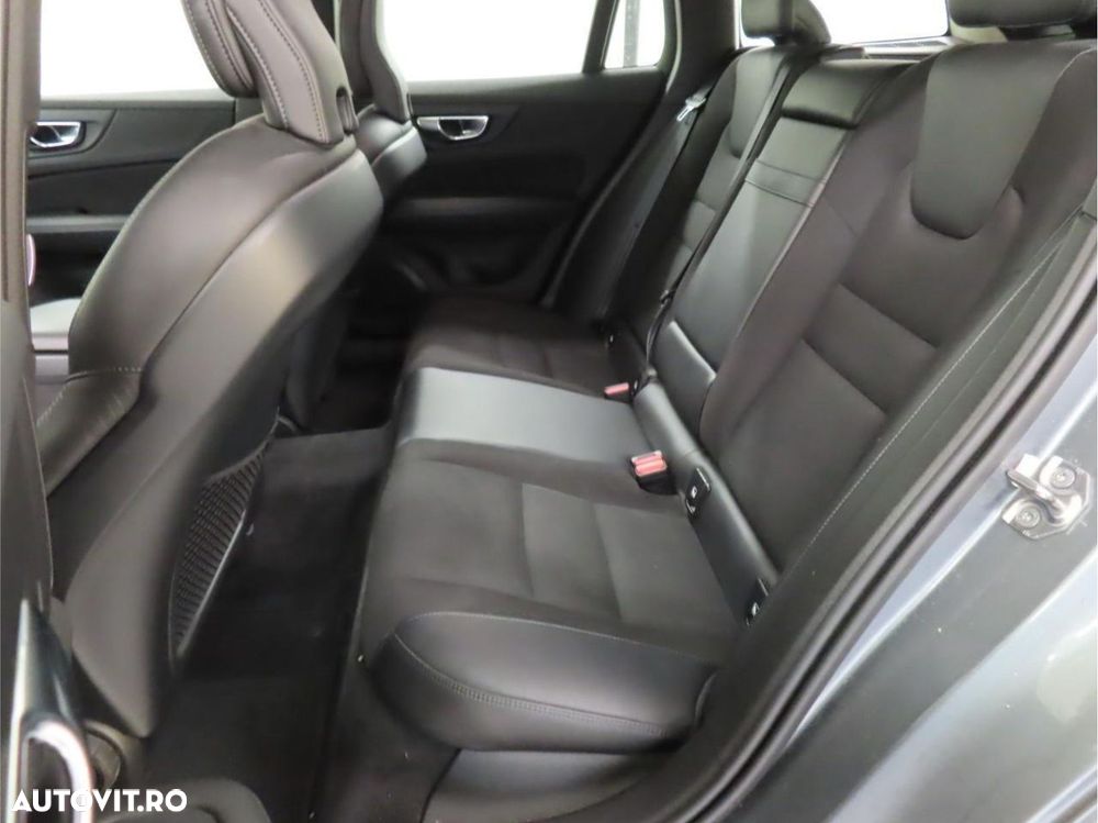Volvo V60 D4 Momentum Pro - 5