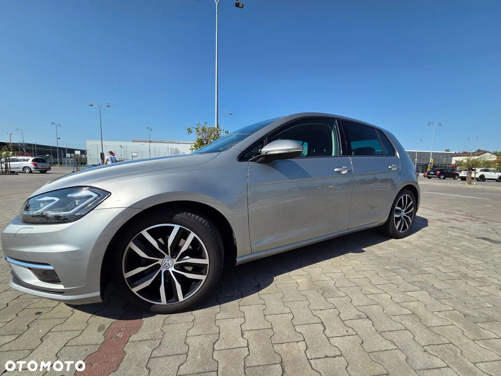 Volkswagen Golf - 6