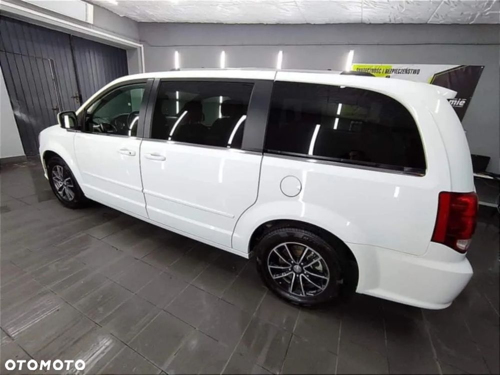 Dodge Grand Caravan - 10