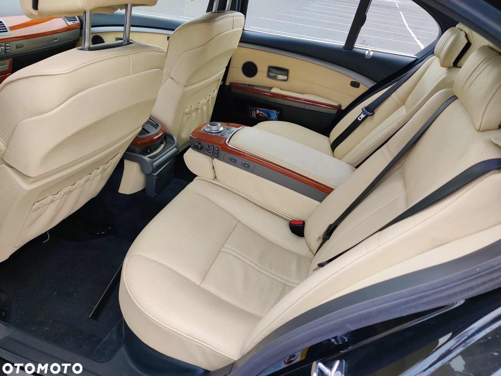 BMW Seria 7 750i - 23