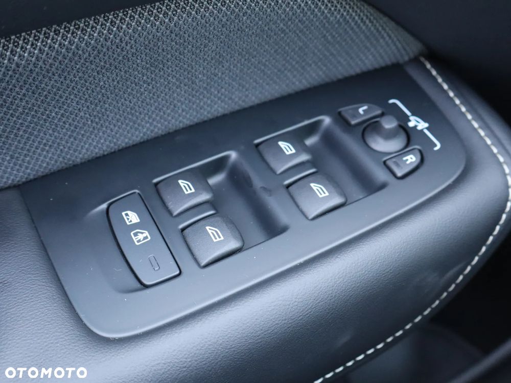 Volvo XC 60 B5 B AWD Ultra Dark - 24