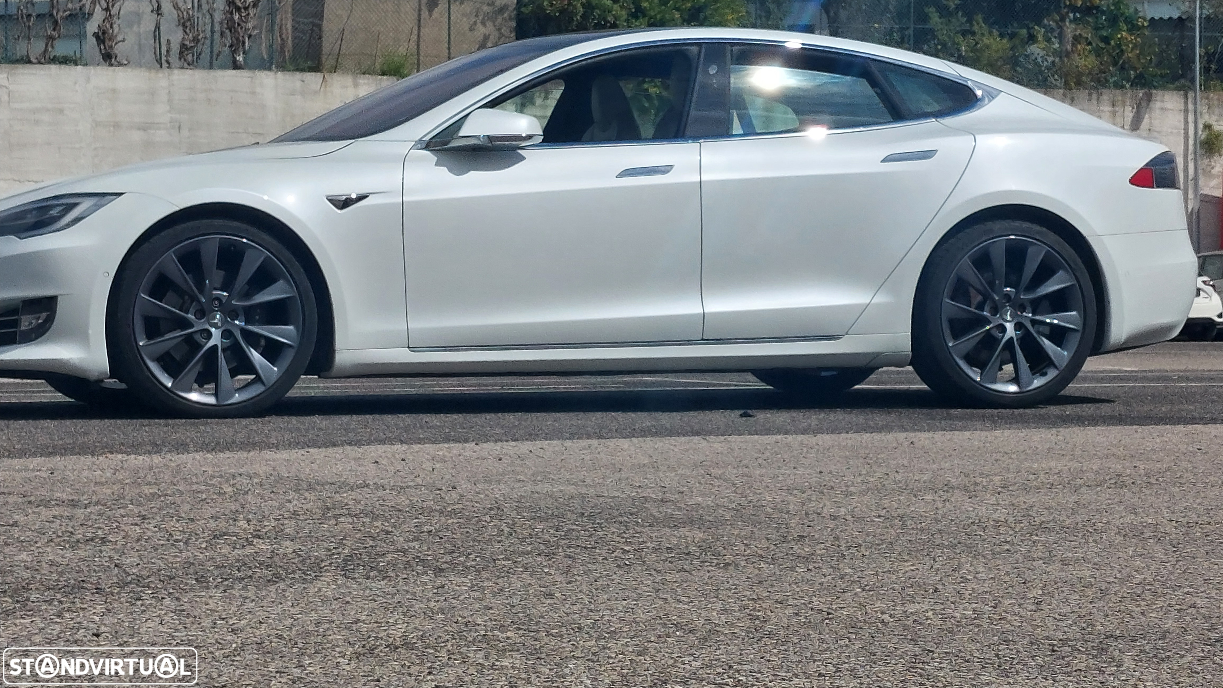 Tesla Model S Long Range - 8