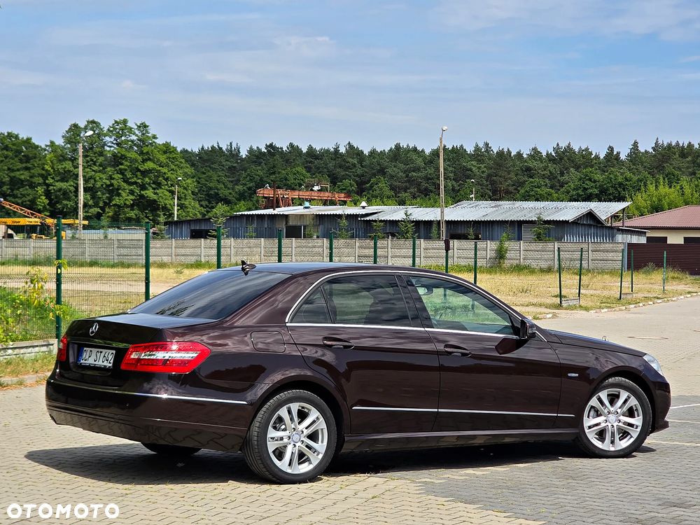 Mercedes-Benz Klasa E 250 CGI BlueEFFICIENCY 7G-TRONIC Avantgarde - 2