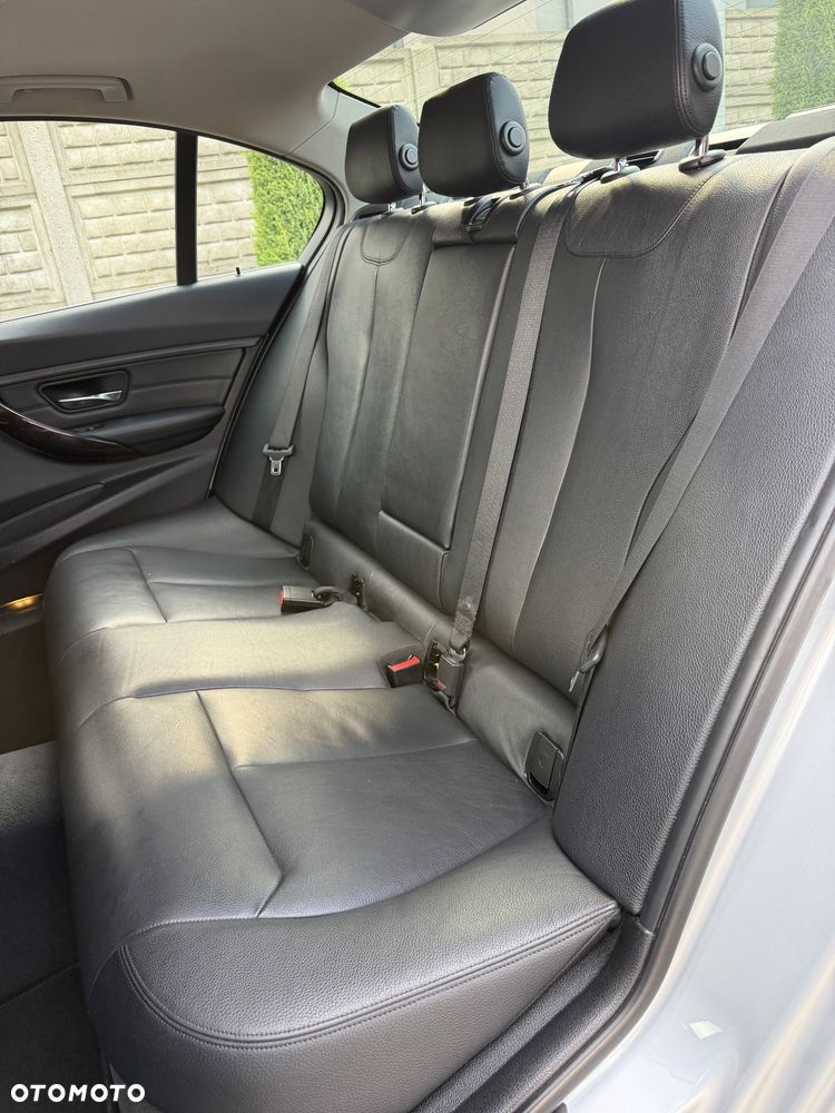 BMW Seria 3 320d Blue Performance Luxury Line - 28