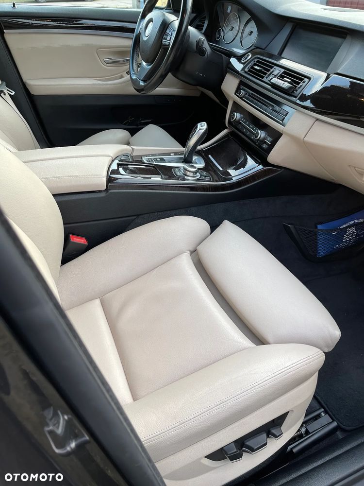 BMW Seria 5 550i - 13
