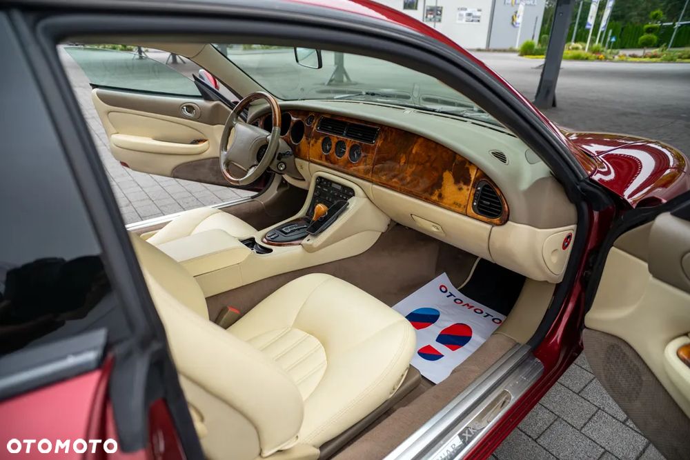 Jaguar XK8 4.0 - 32