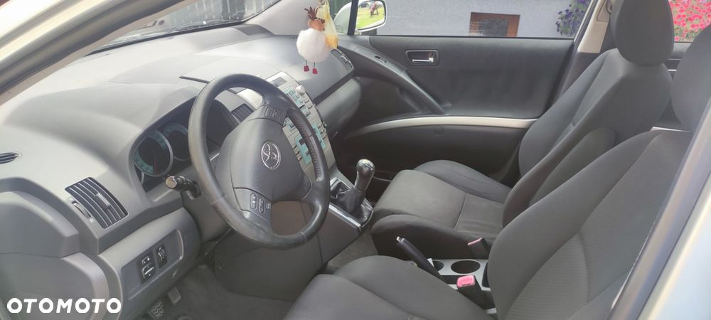 Toyota Corolla Verso 2.2 D-4D - 14
