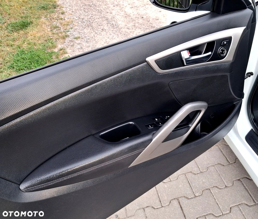 Hyundai Veloster 1.6 Premium - 26