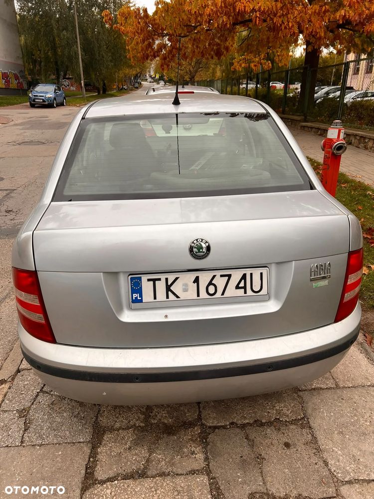 Skoda Fabia 2008 photo 2