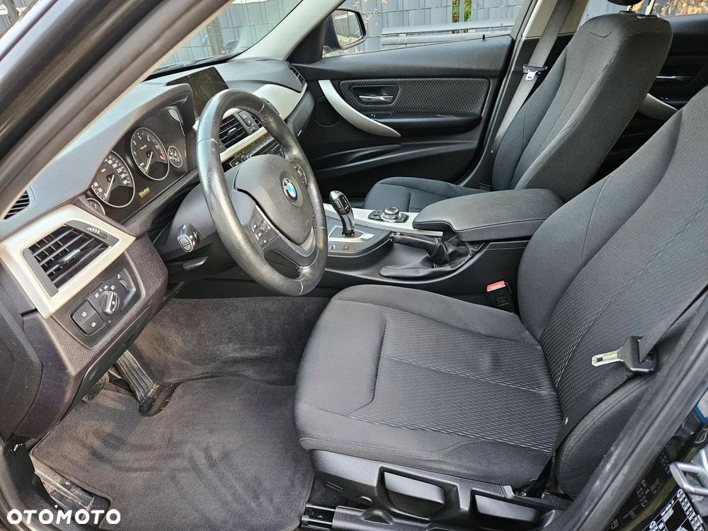 BMW Seria 3 330d xDrive Sport-Aut Luxury Line - 25