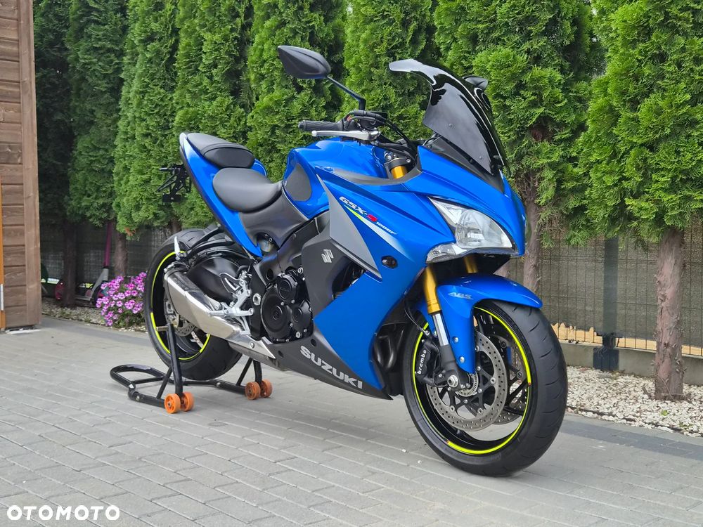 Suzuki GSX - 2