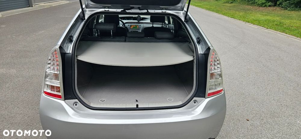 Toyota Prius (Hybrid) Executive - 10