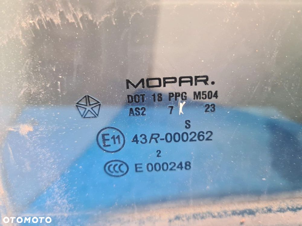 CHRYSLER 300C KOMBI 3.0 CRD SZYBA DRZWI TYŁ LEWA - 2