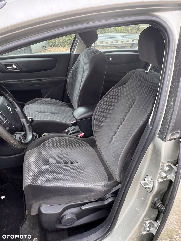 Citroën C4 1.6 16V Confort - 4