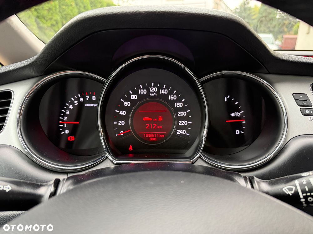 Kia Ceed - 11