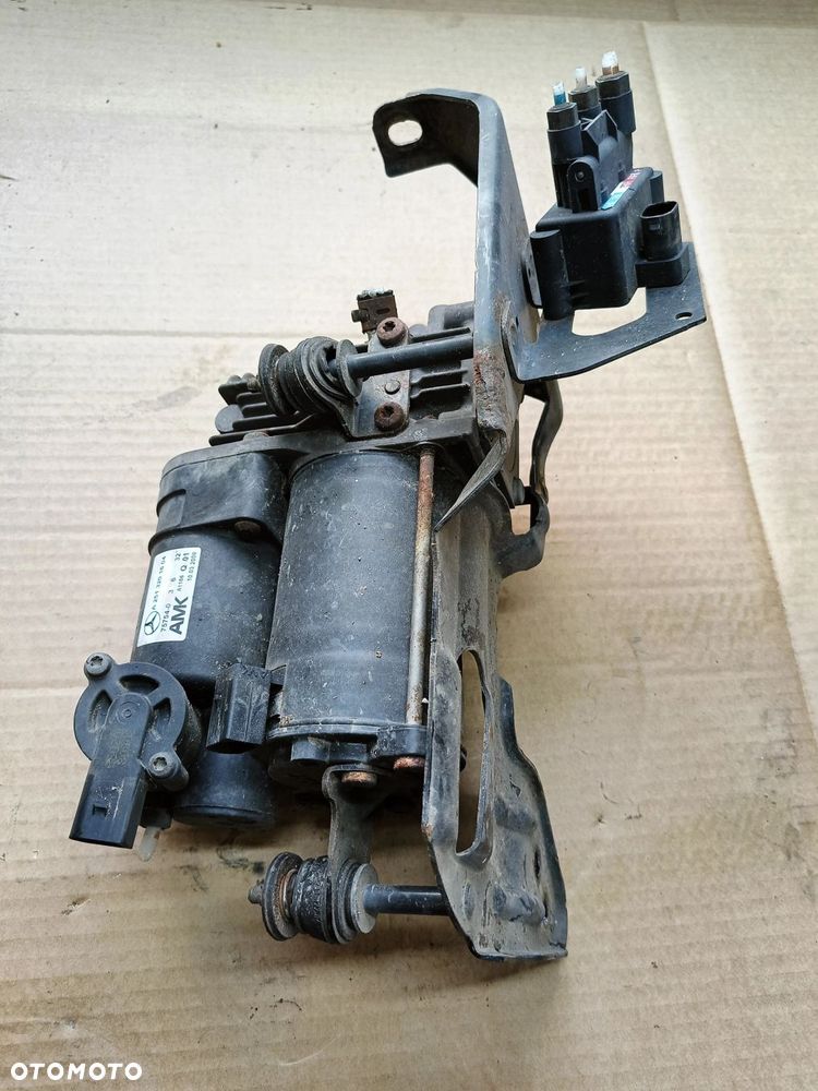 W251 kompresor pompa zawieszenia Mercedes