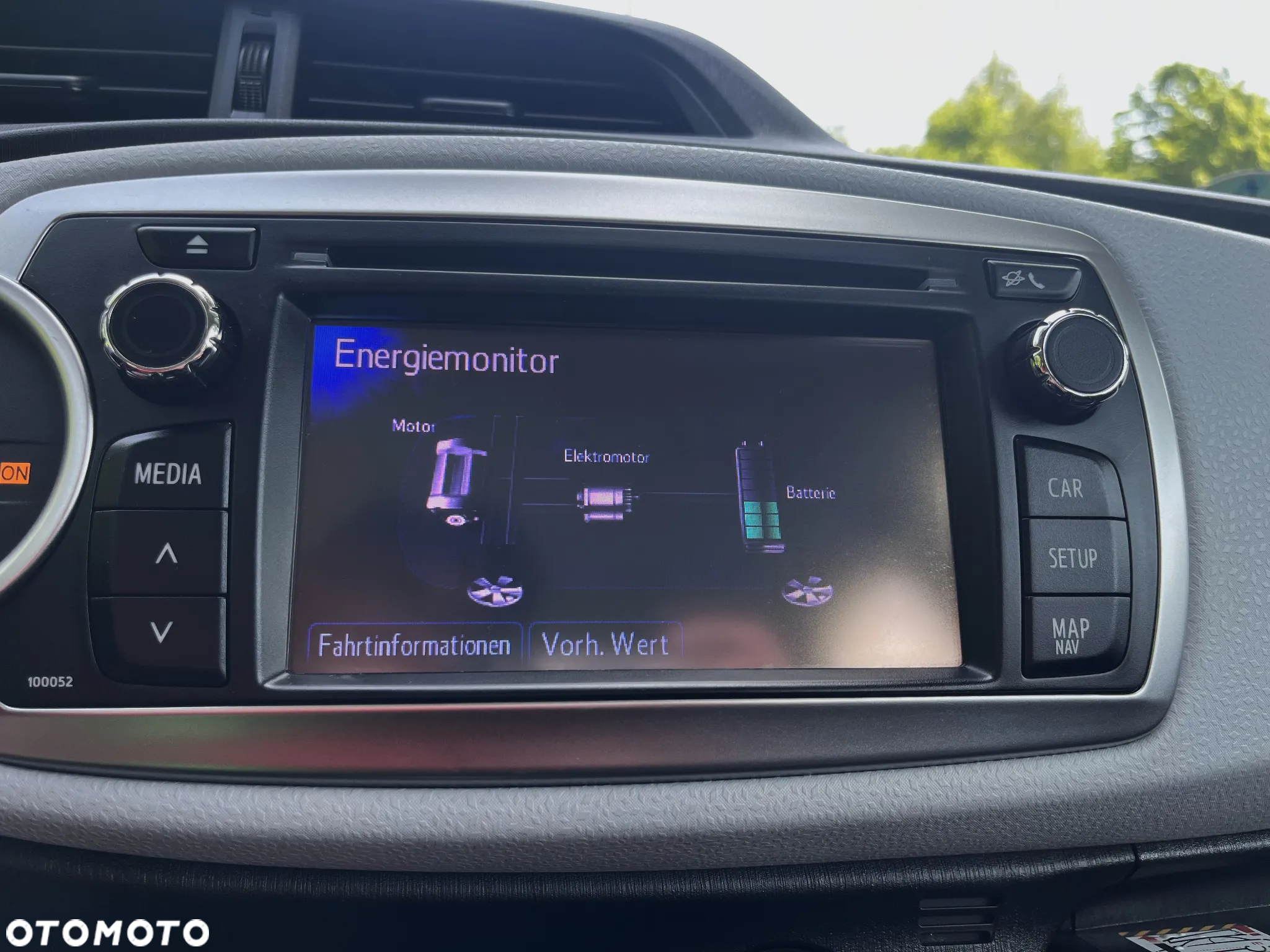 Toyota Yaris Hybrid 100 Premium - 23