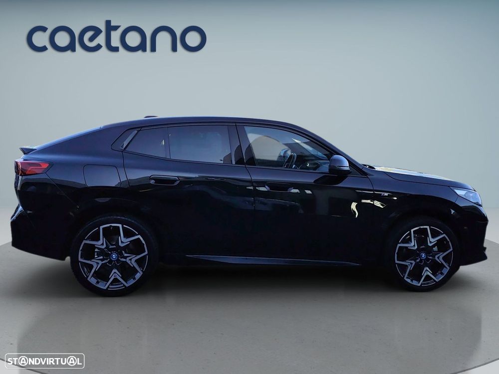 BMW iX2 eDrive20 Pack Desportivo M - 9
