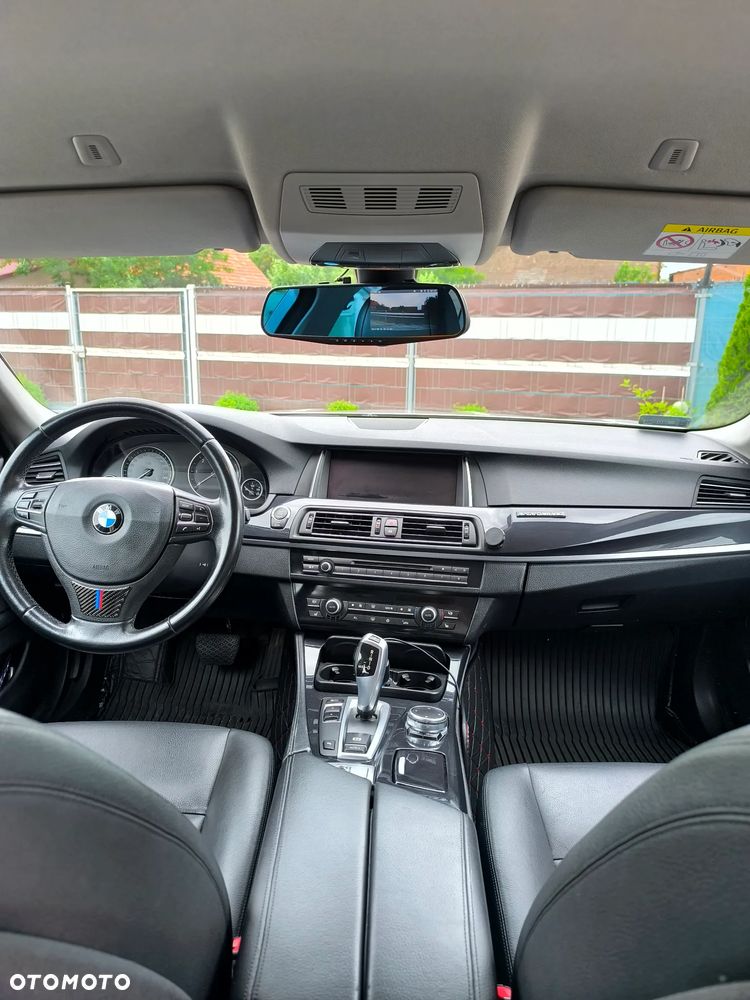 BMW Seria 5 525d - 11