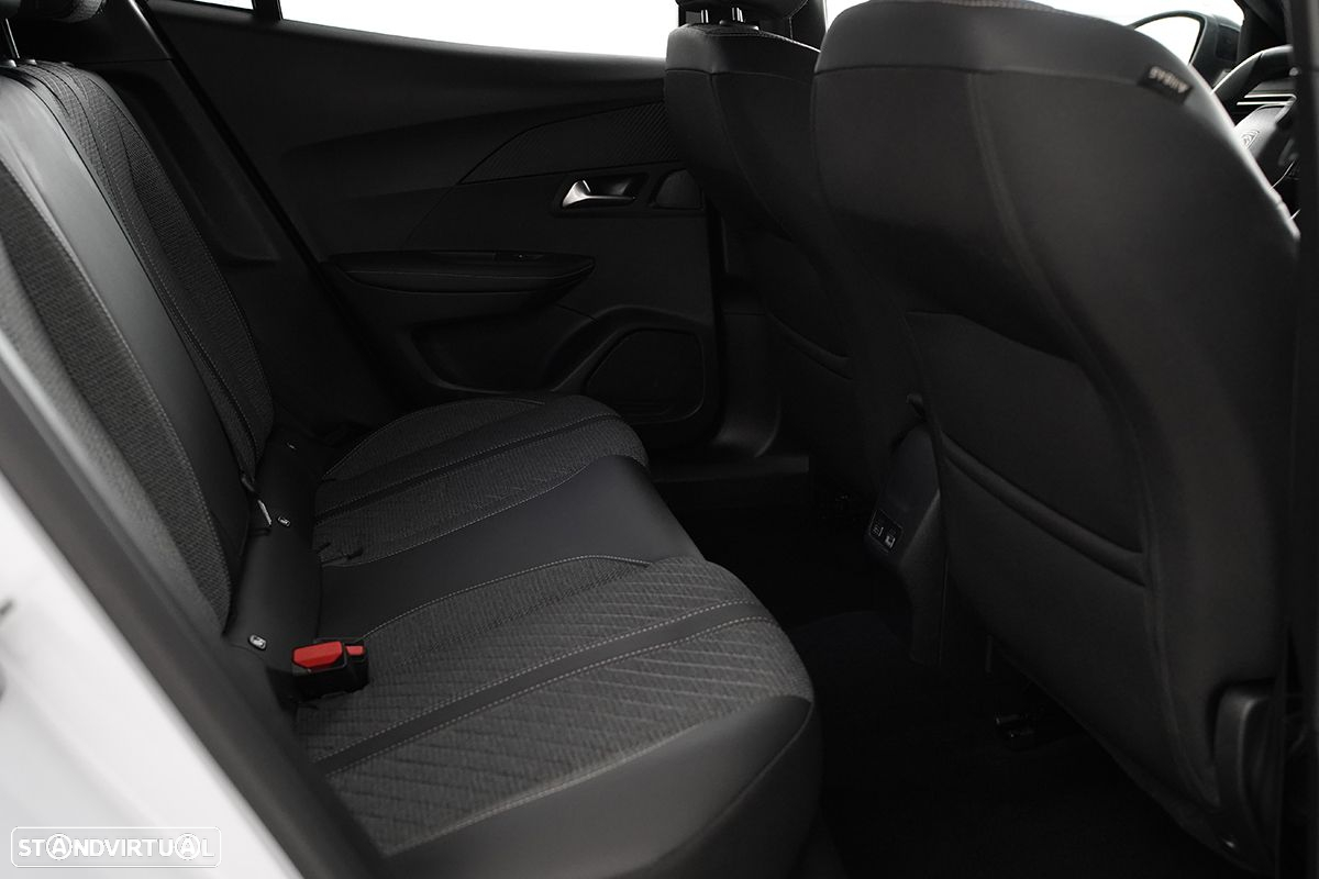 Peugeot 2008 1.2 PureTech Allure - 24