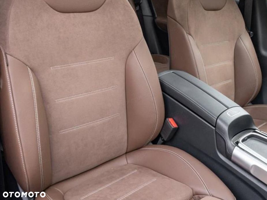 Mercedes-Benz GLB 200 AMG Line 7G-DCT - 7