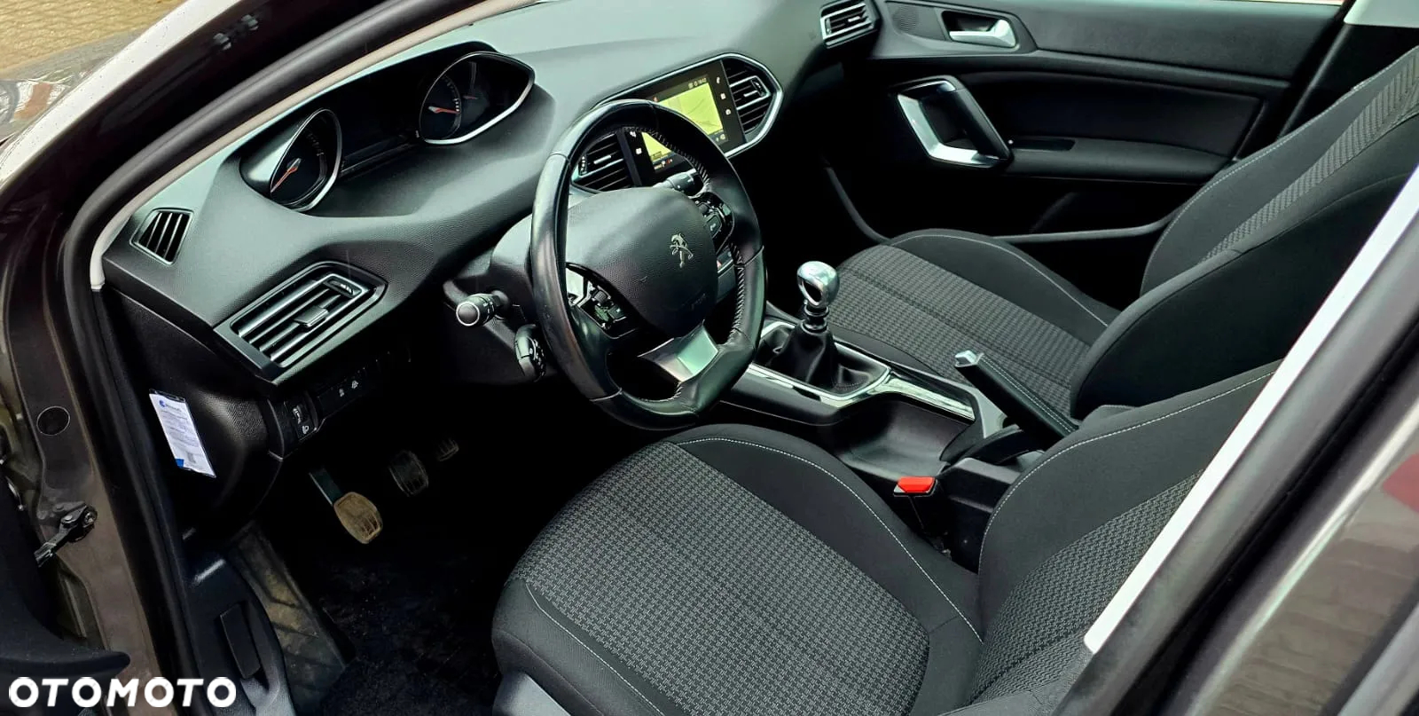 Peugeot 308 1.2 PureTech Allure S&S - 18