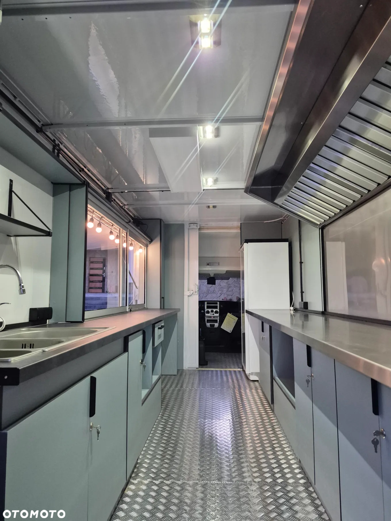 Iveco Food Truck Sklep Bar Specjalny - 19
