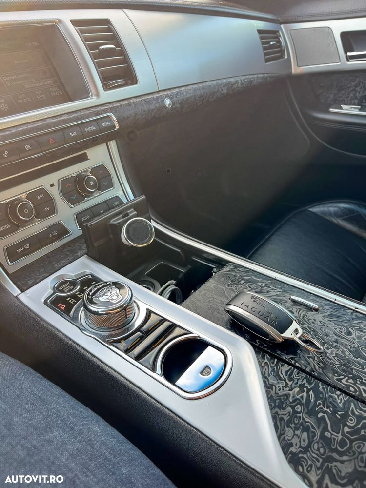 Jaguar XF 2.2D Premium Luxury - 4
