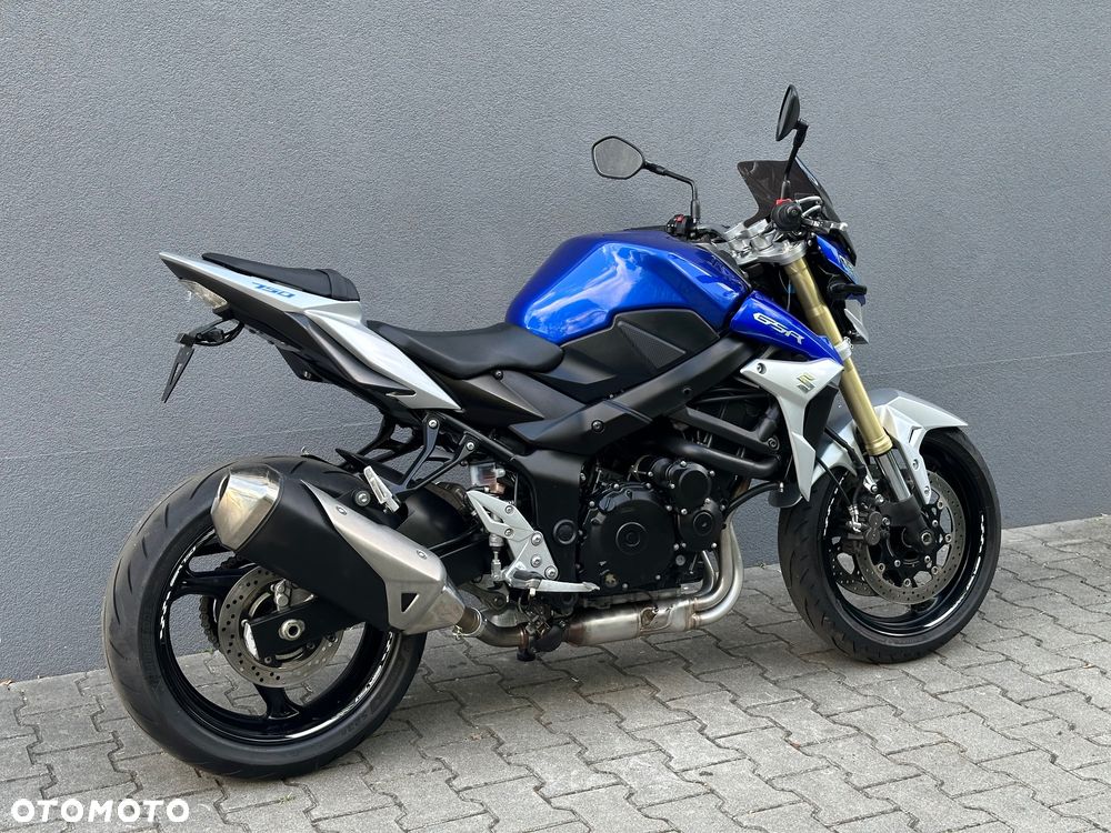 Suzuki GSR - 6