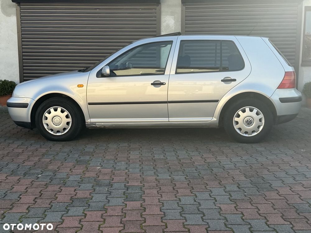 Volkswagen Golf - 10