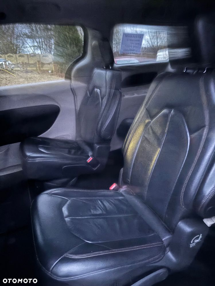 Chrysler Pacifica - 6