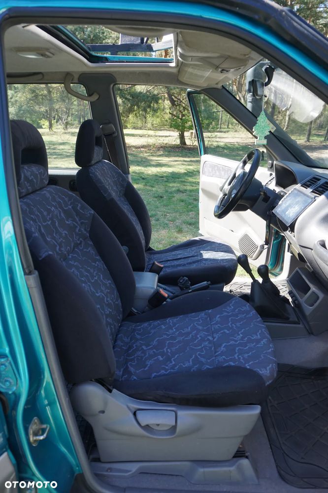 Nissan Terrano 2.4 SR - 7