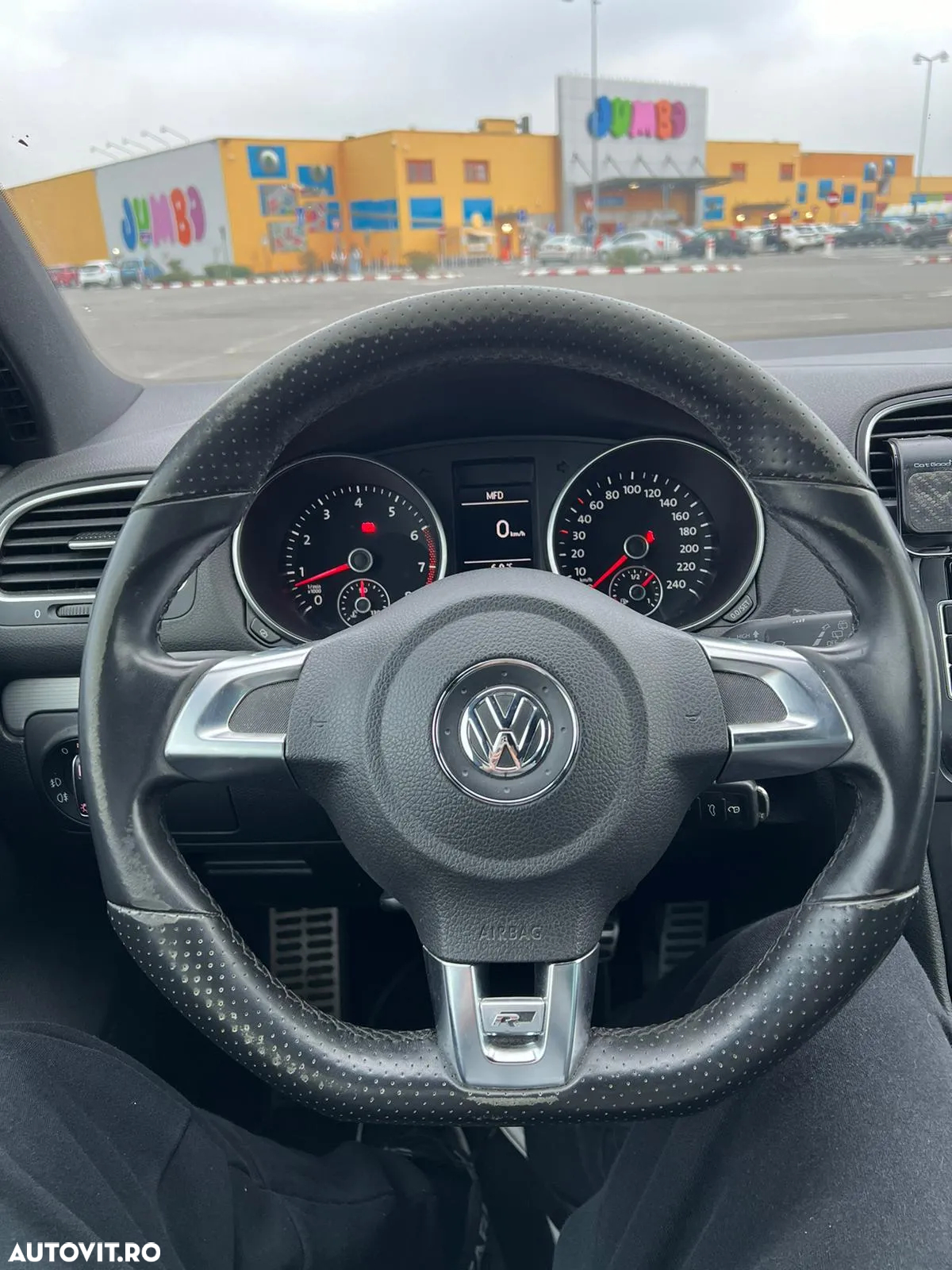 Volkswagen Golf - 6