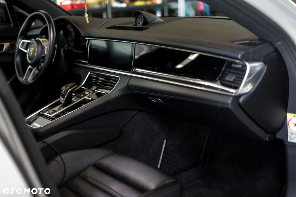 Porsche Panamera - 22