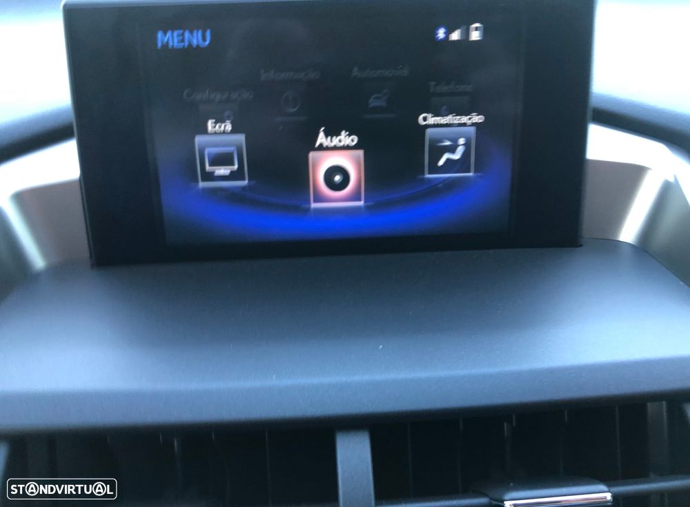 Lexus NX 300h Executive Plus - 44